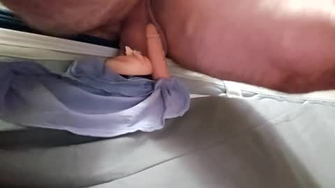 Snapshot of hanes1711 chatting on 10/19/25, 02:07 hanes1711 online show from 10/19/25, 02:07