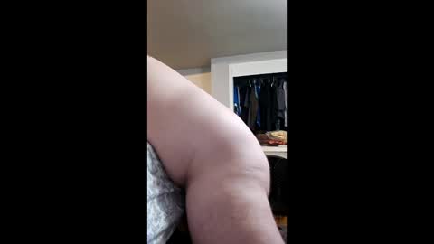 Snapshot of hanes1711 chatting on 04/10/26, 01:27 hanes1711 online show from 04/10/26, 01:27