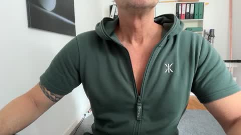 hanky online show from 10/19/25, 01:23