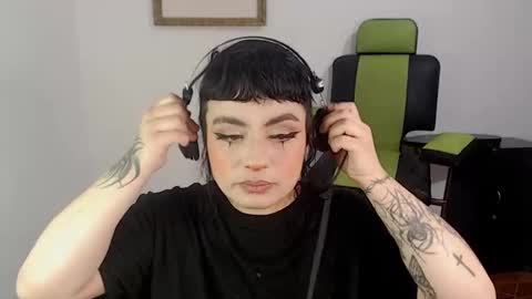 Snapshot of hanna99moon chatting on 01/04/25, 06:30 JUANA online show from 01/04/25, 06:30