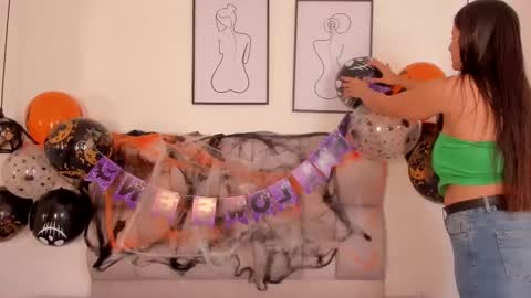 hanna__evans_ online show from 10/23/25, 12:26