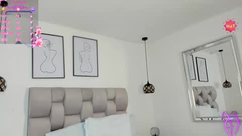 hanna__evans_ online show from 11/24/25, 04:12