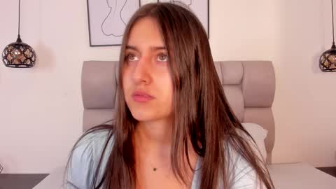 hanna__evans_ online show from 11/25/25, 12:05