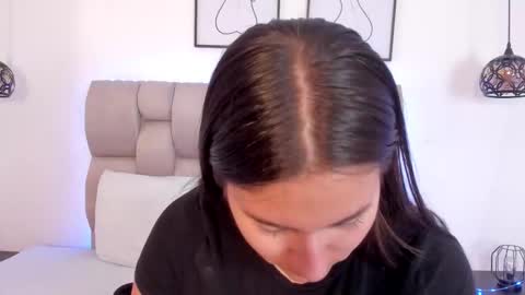 hanna__evans_ online show from 12/16/25, 12:21