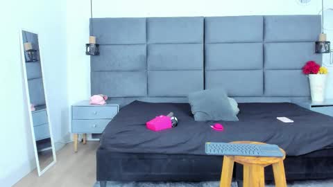 Hanna Castro online show from 11/27/25, 04:09