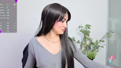Snapshot of hanna_chloe chatting on 06/19/26, 12:48 Sara online show from 06/19/26, 12:48