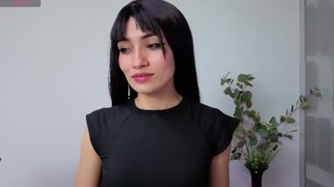 Snapshot of hanna_chloe chatting on 06/29/26, 02:06 Sara online show from 06/29/26, 02:06