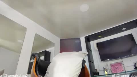 Snapshot of hanna_dilu chatting on 10/28/25, 09:39 hannah dilau online show from 10/28/25, 09:39