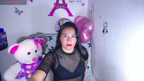 Snapshot of hanna_girl21 chatting on 02/14/25, 04:15 HANNA online show from 02/14/25, 04:15