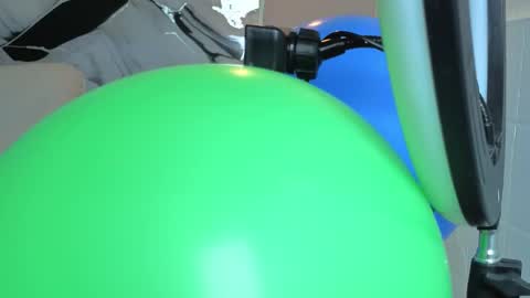 hanna_goldenst online show from 12/19/25, 11:39