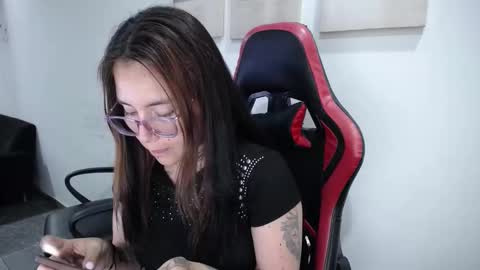 Snapshot of hanna_hot77 chatting on 04/18/26, 09:37 mara online show from 04/18/26, 09:37