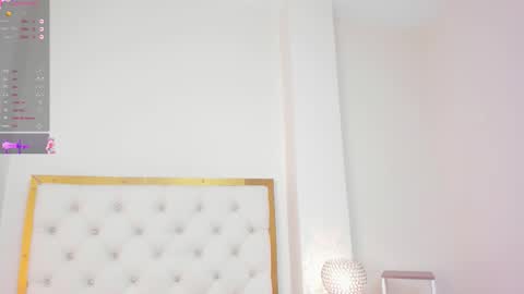 Snapshot of hanna_kiim chatting on 11/15/25, 04:10 online show from 11/15/25, 04:10