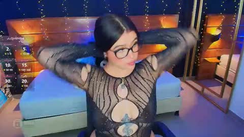 Snapshot of hanna_kimura chatting on 09/15/25, 08:31 Hanna online show from 09/15/25, 08:31