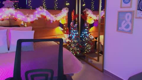 Snapshot of hanna_kimura chatting on 12/05/25, 08:27 Hanna online show from 12/05/25, 08:27