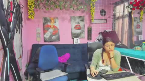 Snapshot of hanna_mature01 chatting on 05/25/26, 12:11 Hanna online show from 05/25/26, 12:11
