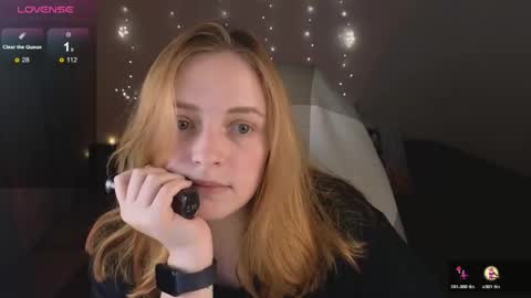 Snapshot of hanna_melon chatting on 10/28/25, 09:28 Hanna next stream is Mo 8pm-6am by CET online show from 10/28/25, 09:28