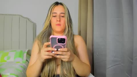Snapshot of hannaa86 chatting on 04/22/26, 12:46 Hanna online show from 04/22/26, 12:46