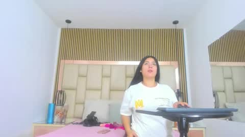 Snapshot of hannaandcherri chatting on 11/25/25, 08:09 hannaANDcherri online show from 11/25/25, 08:09