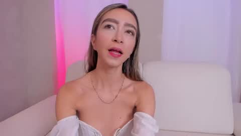 Snapshot of hannacarttier_ chatting on 06/10/26, 12:37 Hanna Carttier online show from 06/10/26, 12:37