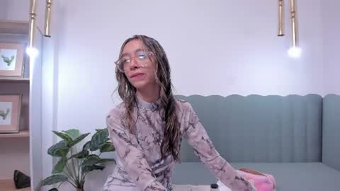 Snapshot of hannacarttier_ chatting on 07/05/26, 12:23 Hanna Carttier online show from 07/05/26, 12:23