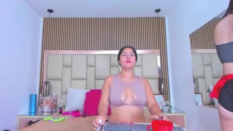 HannaClaire online show from 10/10/25, 08:52