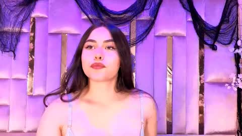 hannacollins_2 online show from 11/07/25, 01:33