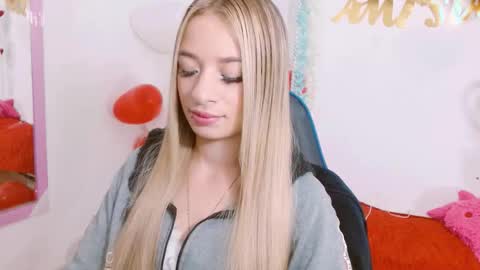 Hannah 027 online show from 09/13/25, 11:43