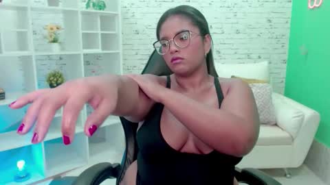 Hannah  online show from 10/21/25, 11:55