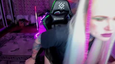 Hannah online show from 12/04/24, 01:03