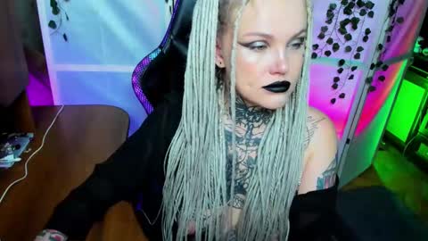 Hannah online show from 12/02/25, 01:55