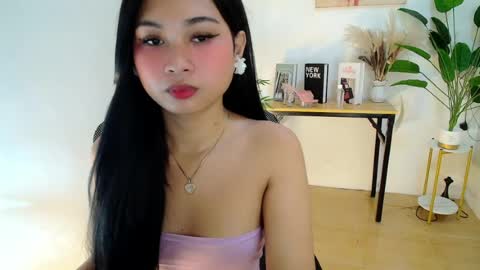 Snapshot of hannah_davis69 chatting on 07/07/26, 02:36 Alex online show from 07/07/26, 02:36