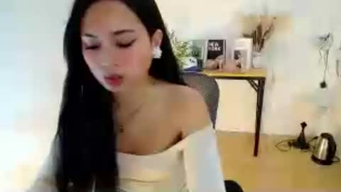 Snapshot of hannah_davis69 chatting on 07/10/26, 02:49 Alex online show from 07/10/26, 02:49