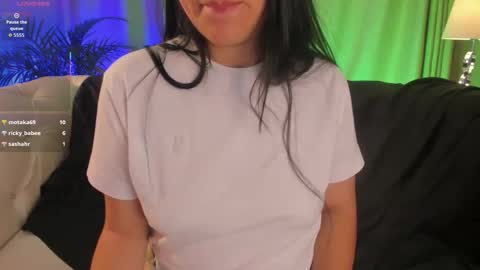 Snapshot of hannah_jonhson_1 chatting on 09/14/25, 06:34 Hannah online show from 09/14/25, 06:34