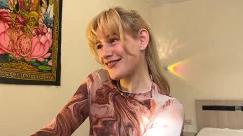 Snapshot of hannah_levis_ chatting on 03/18/26, 07:22 hannah levis online show from 03/18/26, 07:22