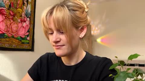 Snapshot of hannah_levis_ chatting on 03/19/26, 06:39 hannah levis online show from 03/19/26, 06:39