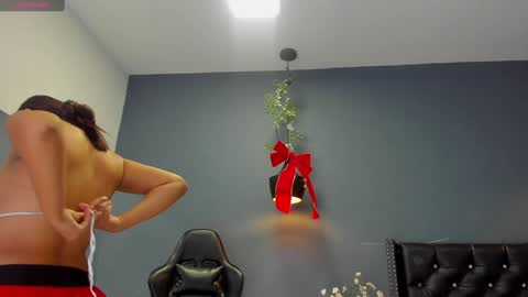 HANNAH MILLER online show from 12/18/24, 11:24