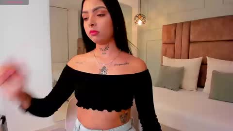 Hannah Milton online show from 11/19/25, 10:43