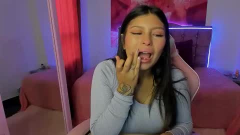 Snapshot of hannah_swet chatting on 11/12/25, 12:05 hannah_swet online show from 11/12/25, 12:05