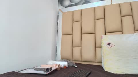 Snapshot of hannah_teehn chatting on 11/22/25, 07:02 hannah_teehn online show from 11/22/25, 07:02