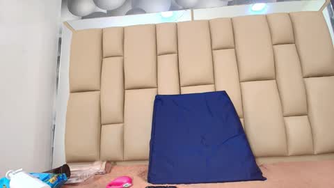 Snapshot of hannah_teehn chatting on 11/25/25, 07:14 hannah_teehn online show from 11/25/25, 07:14