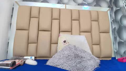 Snapshot of hannah_teehn chatting on 11/28/25, 07:16 hannah_teehn online show from 11/28/25, 07:16