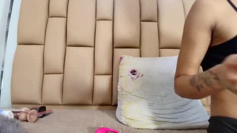 Snapshot of hannah_teehn chatting on 12/20/25, 07:10 hannah_teehn online show from 12/20/25, 07:10