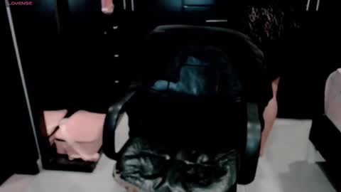 hannah_v online show from 11/17/25, 01:44