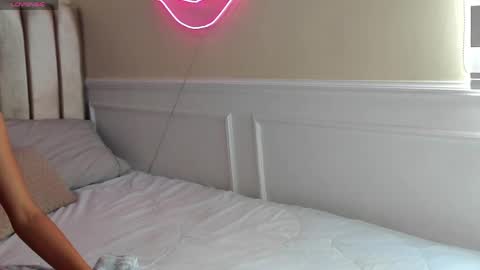 Snapshot of hannah_william chatting on 04/08/26, 07:03 Hannah online show from 04/08/26, 07:03