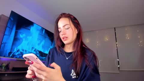 Snapshot of hannah_xoxo_ chatting on 12/28/24, 03:37 Hannah online show from 12/28/24, 03:37