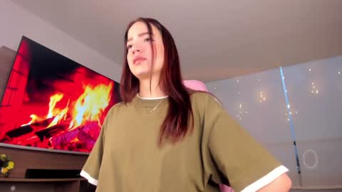 Snapshot of hannah_xoxo_ chatting on 12/30/24, 10:55 Hannah online show from 12/30/24, 10:55