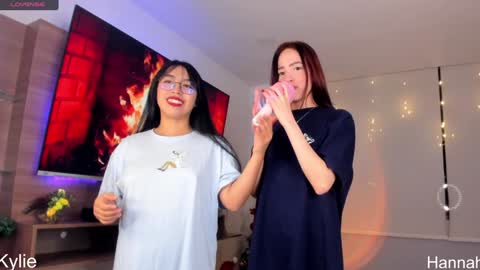 Snapshot of hannah_xoxo_ chatting on 01/02/25, 12:02 Hannah online show from 01/02/25, 12:02