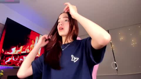 Snapshot of hannah_xoxo_ chatting on 01/05/25, 11:22 Hannah online show from 01/05/25, 11:22