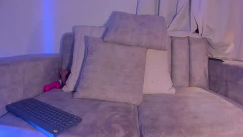 Snapshot of hannahdavisx chatting on 11/21/25, 11:25 Hannah online show from 11/21/25, 11:25