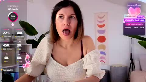 Snapshot of hannahflora chatting on 04/11/26, 05:34 Hannah online show from 04/11/26, 05:34